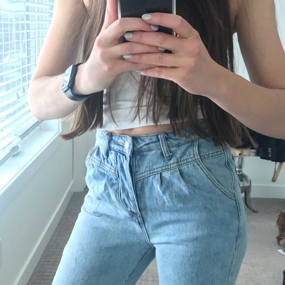 High rise butt fly cropped jeans. - Picture 2 of 9